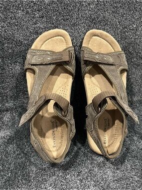 Earth Origins by Earth tan suede women’s sandals size 8